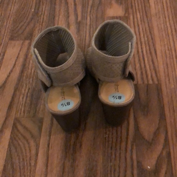 Heeled Sandals - Picture 2 of 5